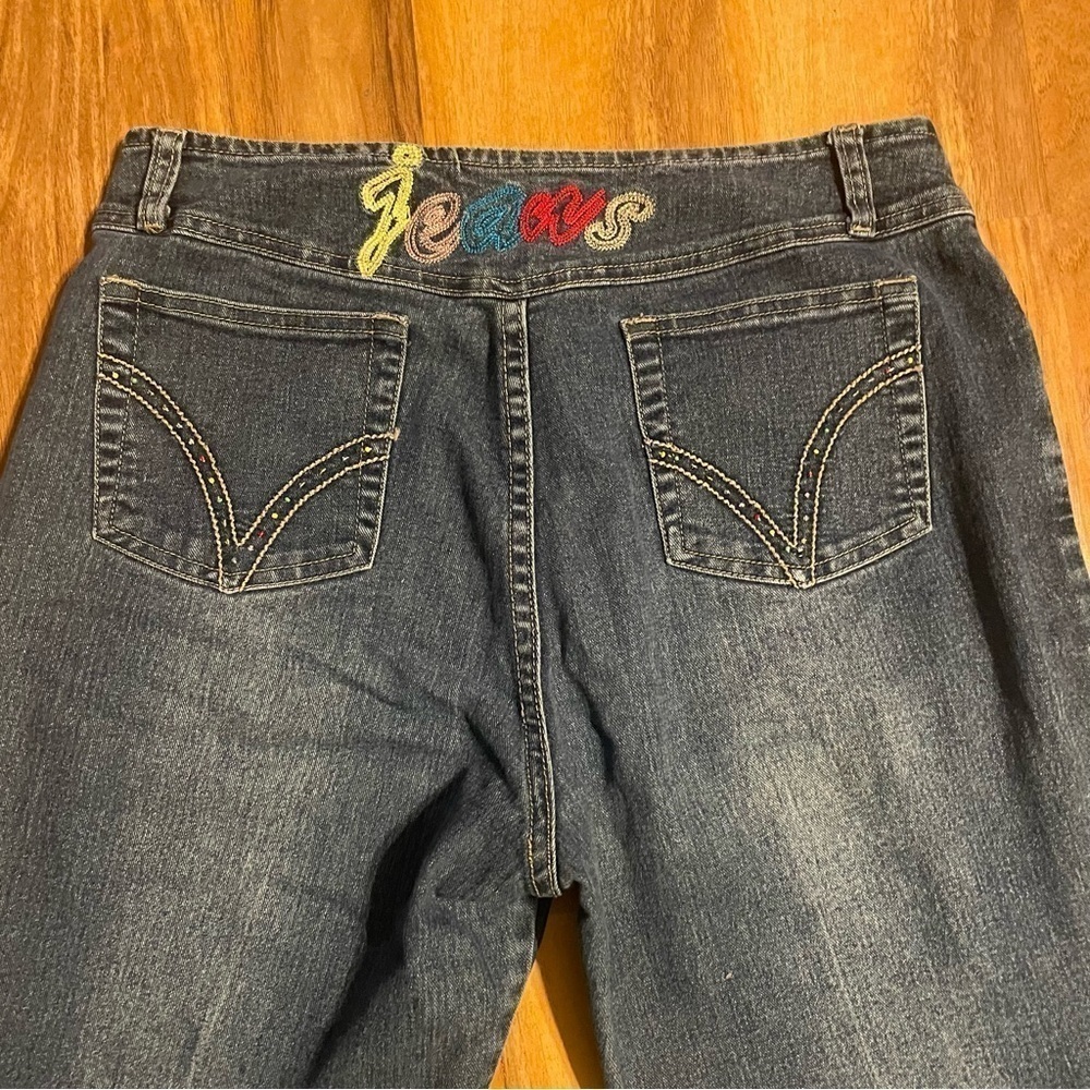 Zion Original Jeans Embroidered Capri Pants Size Large - Picture 4 of 7